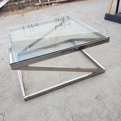 Table Metal And Glass 34 X34 And 16 1/2 Tall
