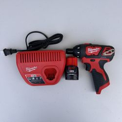 Milwaukee M12 12v Lithium-ion Cordless 1/4in Hex Screwdriver Combo 