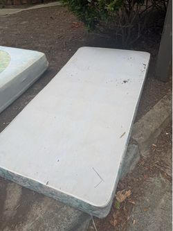 Twin Mattress + Box Spring – Clean & Ready to Use – Same Day Pickup