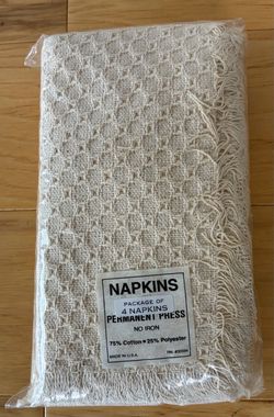 4 Woven lace dinner napkins, new, 75% cotton, 25% polyester.