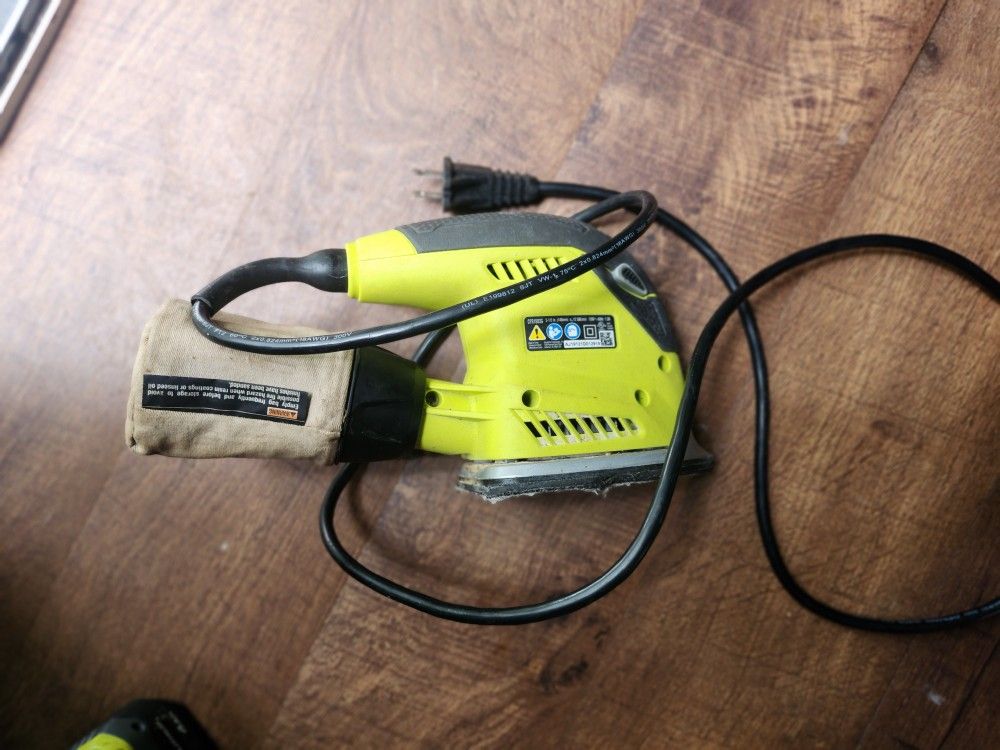 Ryobi 2 Amp Corded 1/4 Sheet Sander