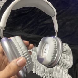 Noice cancelled headphones for apple or android