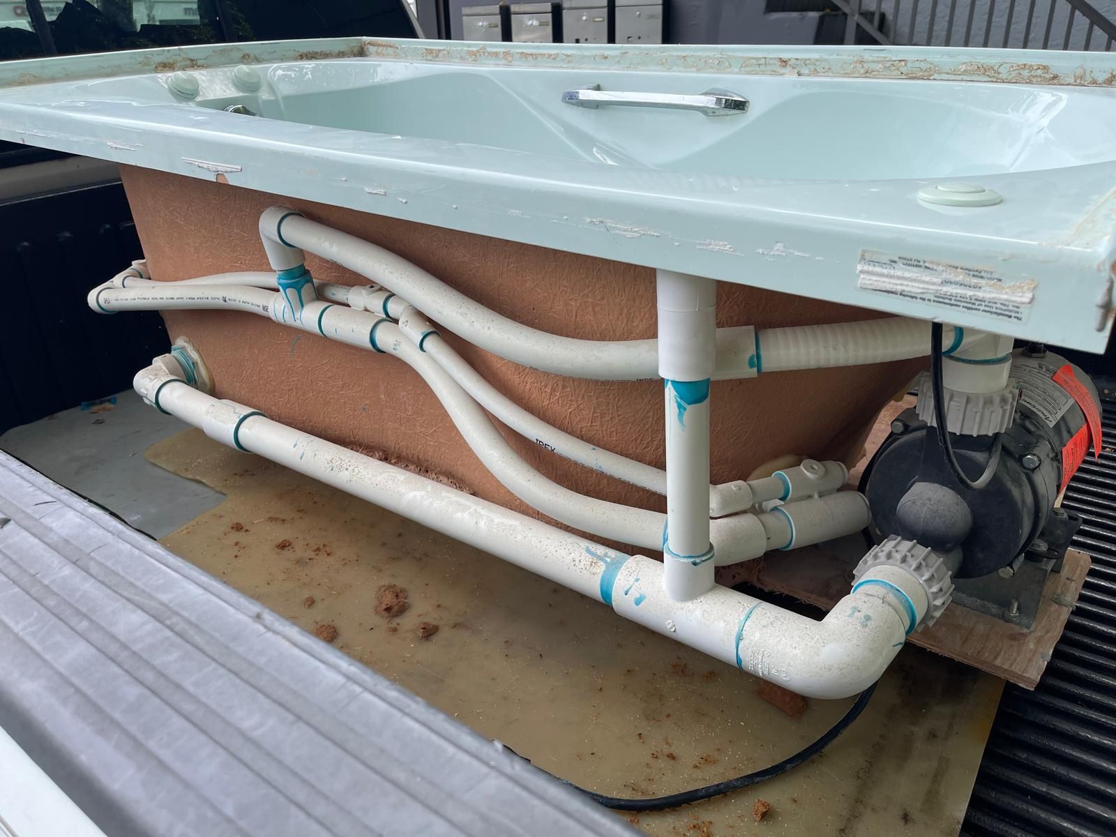 Bath Tub For Sale With Jets Length 60.2 Wide 32.2 Height 21”