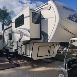 2014 Montana 40' 3850FL