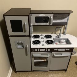 Kids Play kitchen