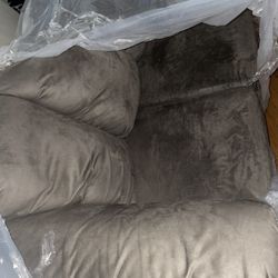 Like New Dark Green 3 Seater Sofa!! 