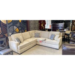 Chenille Fabric Upholstered Square Armrest Cushioned Nail Head Trims L-Shape Plastic Legs Stationary Sectional Sofa with 6 Throw Pillows