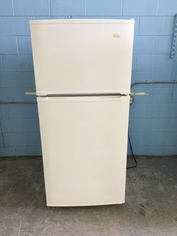 White 18 Cubic Foot Refrigerator