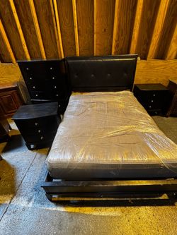 4 Piece Bedroom Set - Black Queen Bed Frame, 2 Nightstands, & Chest