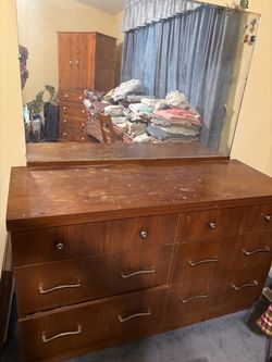 6 Drawer Dresser with Mirror in La Grange