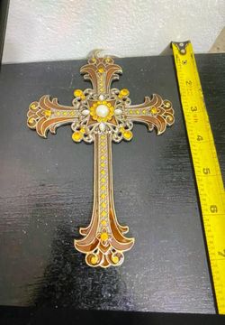 CRUCIFIJO ANTIGUO DE METAL Y PIEDRAS