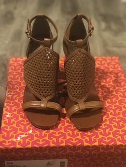 Tory Burch Sandal!!