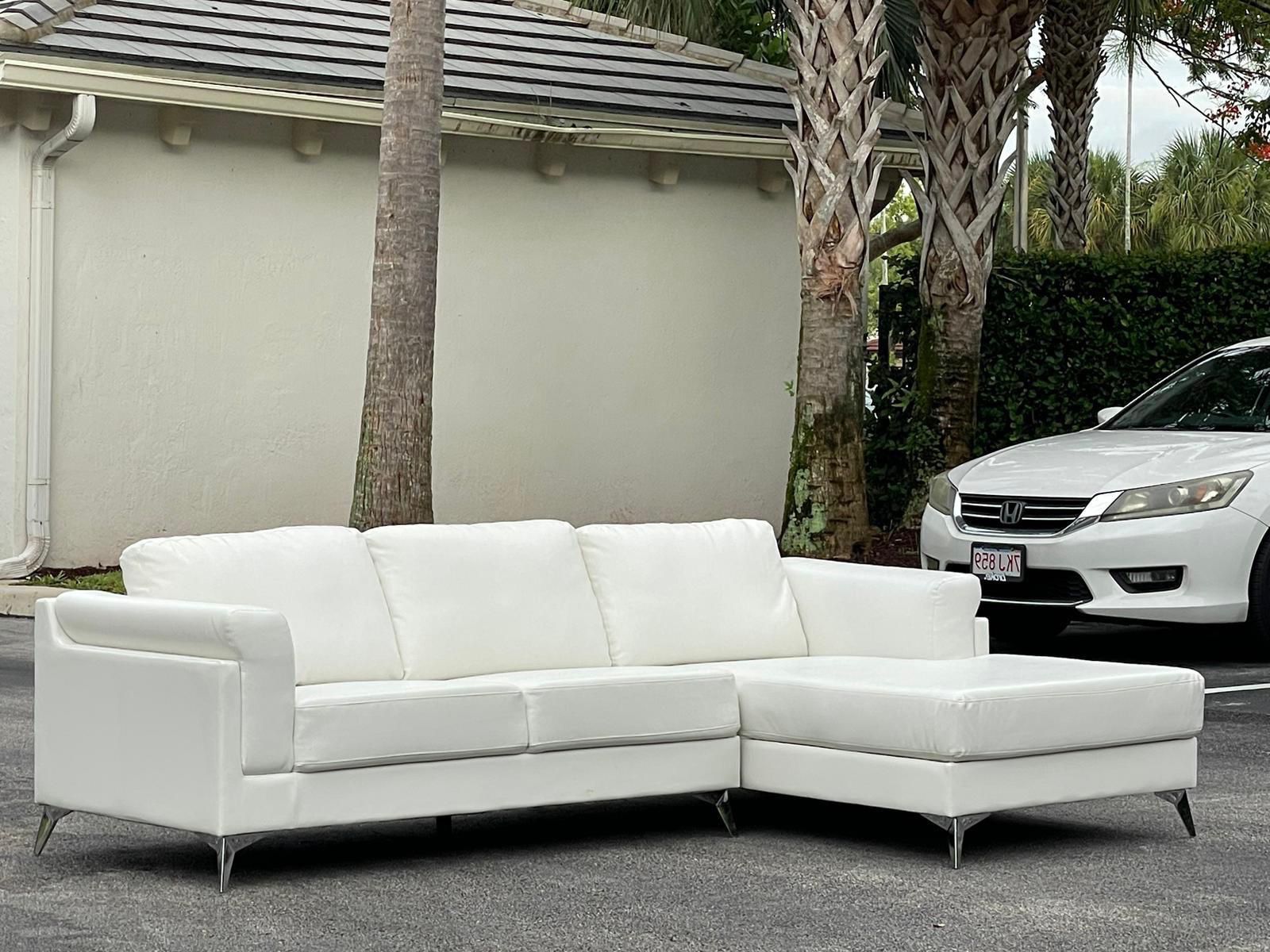🛋️ Sofa/Couch Sectional - White - Like New - Faux Leather - Delivery Available 🚛