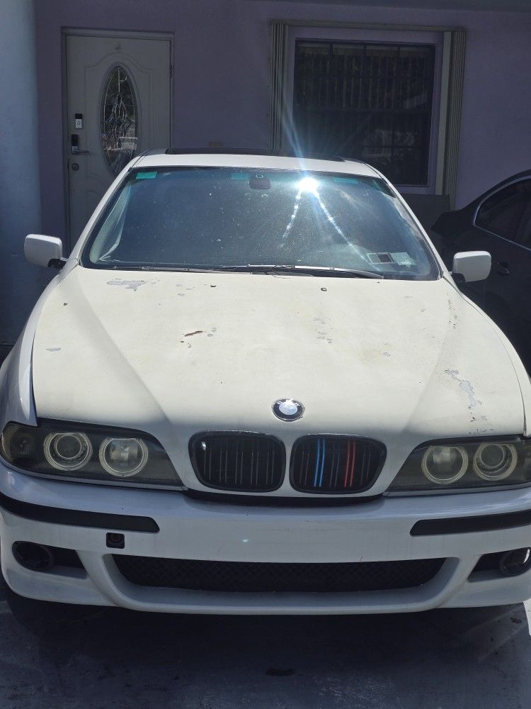 2000 BMW 540i