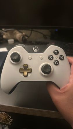 Xbox one lunar white controller