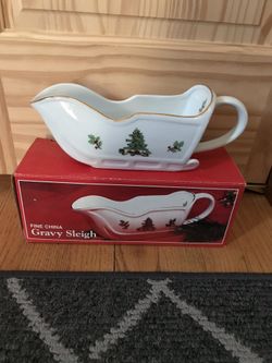 Holiday Hostess Gravy Boat/Sleigh
