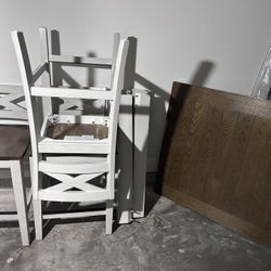 Kitchen Table 4 Chairs 