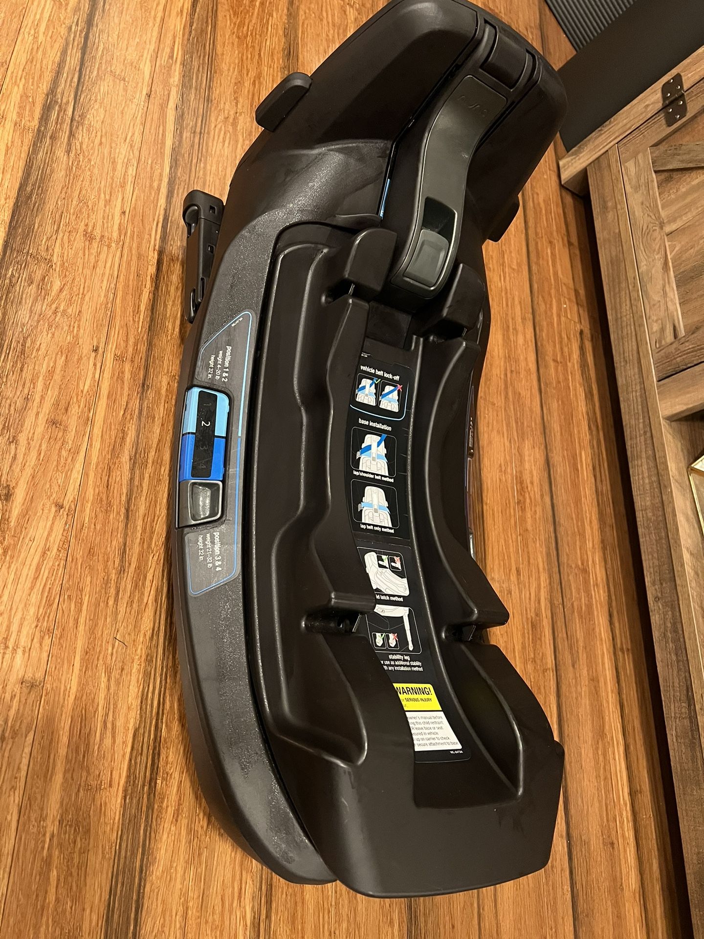 Nuna car seat base/adapter