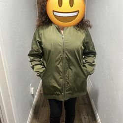 GREEN LIKE NEW BOMBER JACKET Size L 