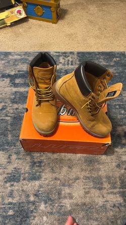 Men’s Size 9 suede boots
