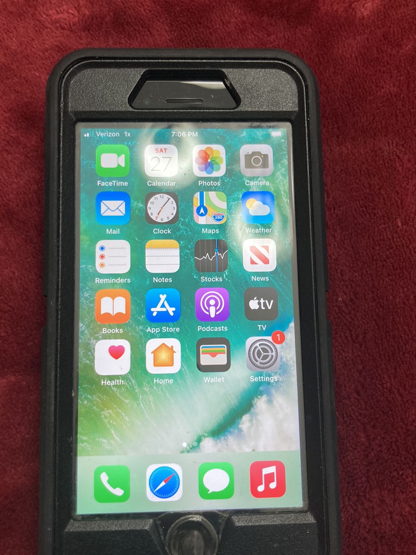 iPhone 6S, 32 GB Unlocked With Otterbox