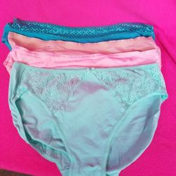 VICTORIA'S SECRET UNDERWEAR  ( NEW NOT TAG ) $25 for all 4 size XL