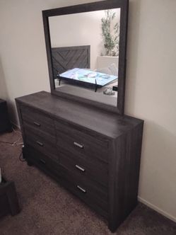 Dresser/mirror
