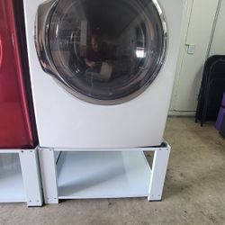 Washer and Dryer With Pedestals 