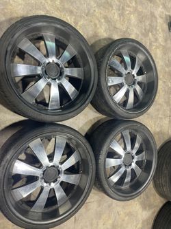 24"  wheels 5x114.3 and 275 30 24 tires