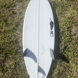 Chilli “Hot Knife 2” Surfboard (5’5”)