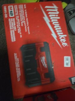 Milwaukee M18 2 GALLON VACCUM