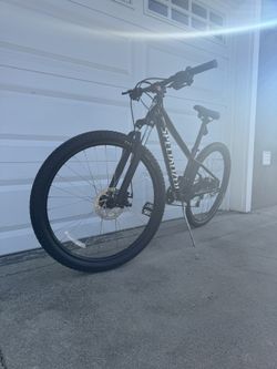 Like New Specialized Rockhopper 27.5 – 2×8 – Aluminum Frame – Disc Brakes