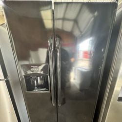 Frigidaire Refrigerator 36 "width Black 