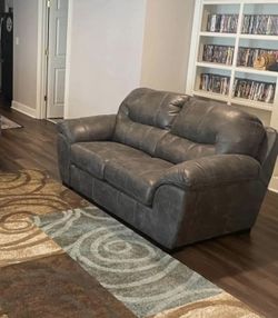 Couch / Loveseat