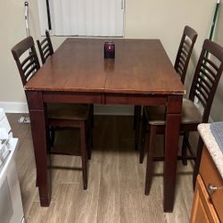Dining Room Table w/ 4 Chairs ($25)
