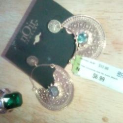 Brand New Ladies Pierced Earings And Green Gemstone Gold Plated Size 8 Ring 