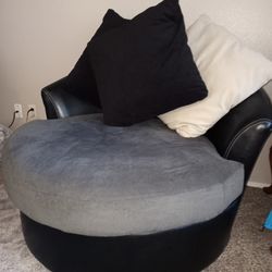 2 Leather Rotating Chairs 