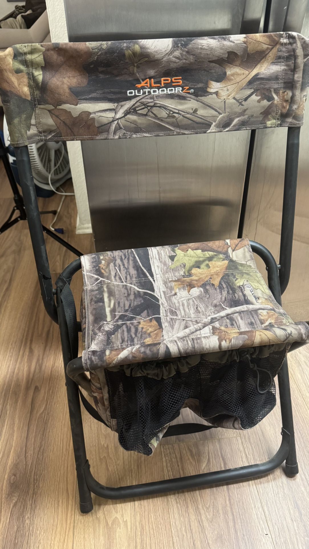 Alps Outdoor camo fold up chair, with drink holders and storage zip up in good condition