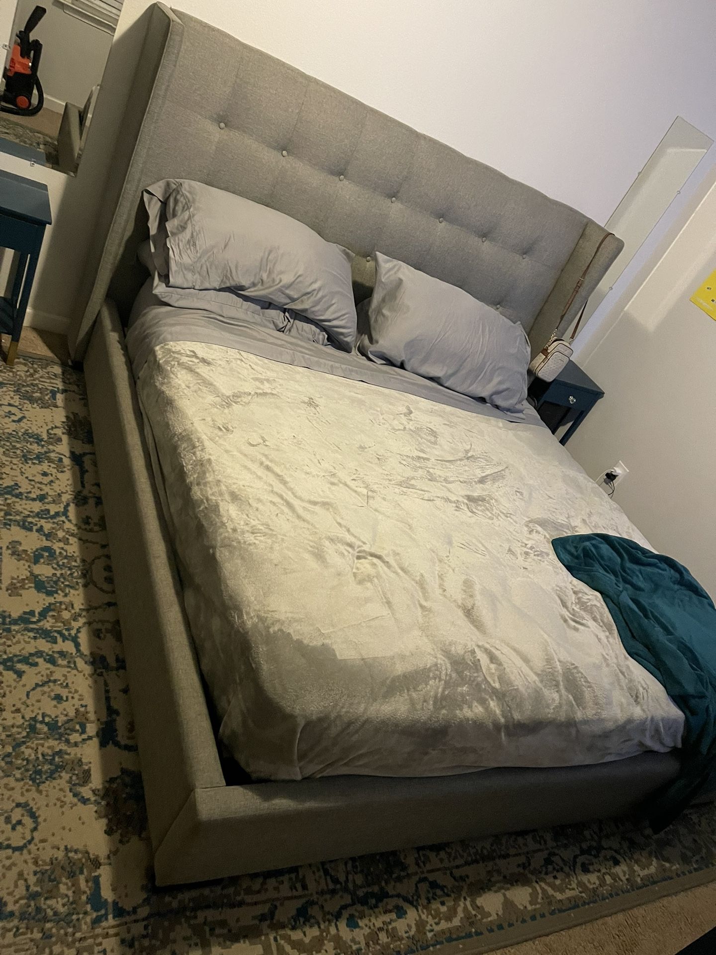 Cali King Upholstered Slotted Bed