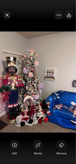 Luxury Christmas Decor Collection – Oversized Nutcracker, Santa & Gingerbread