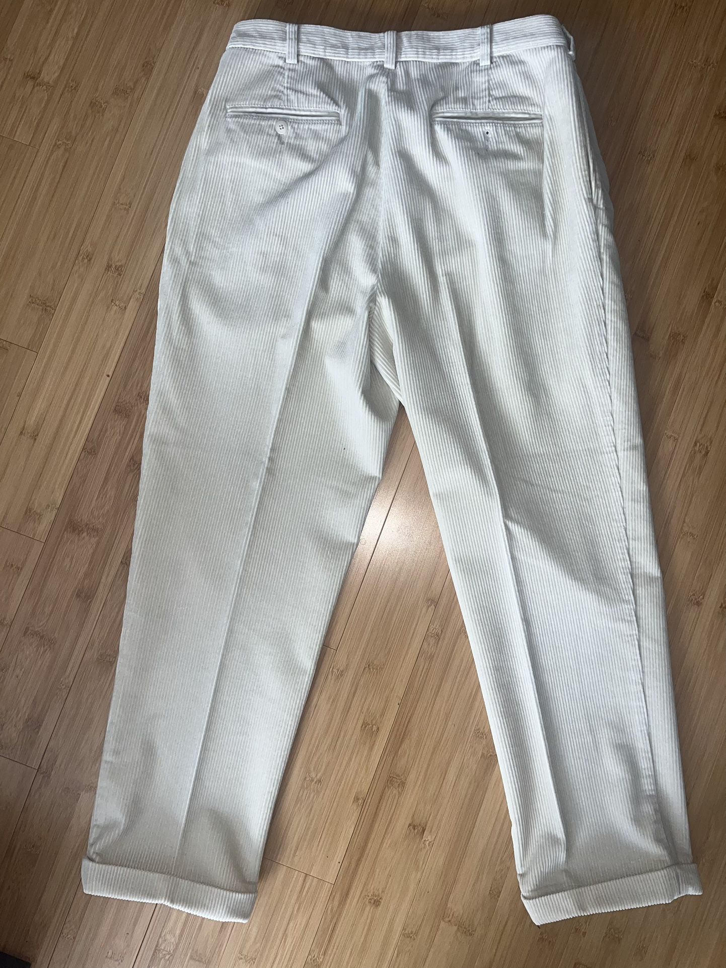 Stylish cream corduroy pants. Soft texture and classic design. Ideal for versatile wear.
