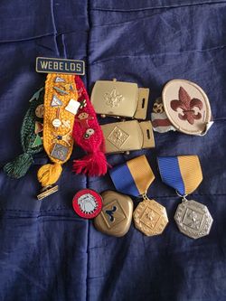 selling webelos boy scouts badges 