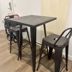  Outdoor Table with 2 Barstools