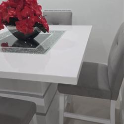 Vendo Juego De Comedor Alto Casi Nuevo