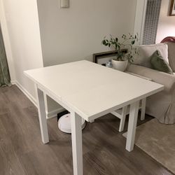 Extendable Dining Table