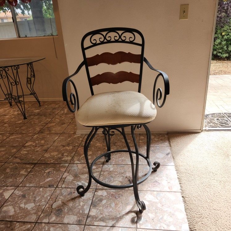 2 Bar Stools
