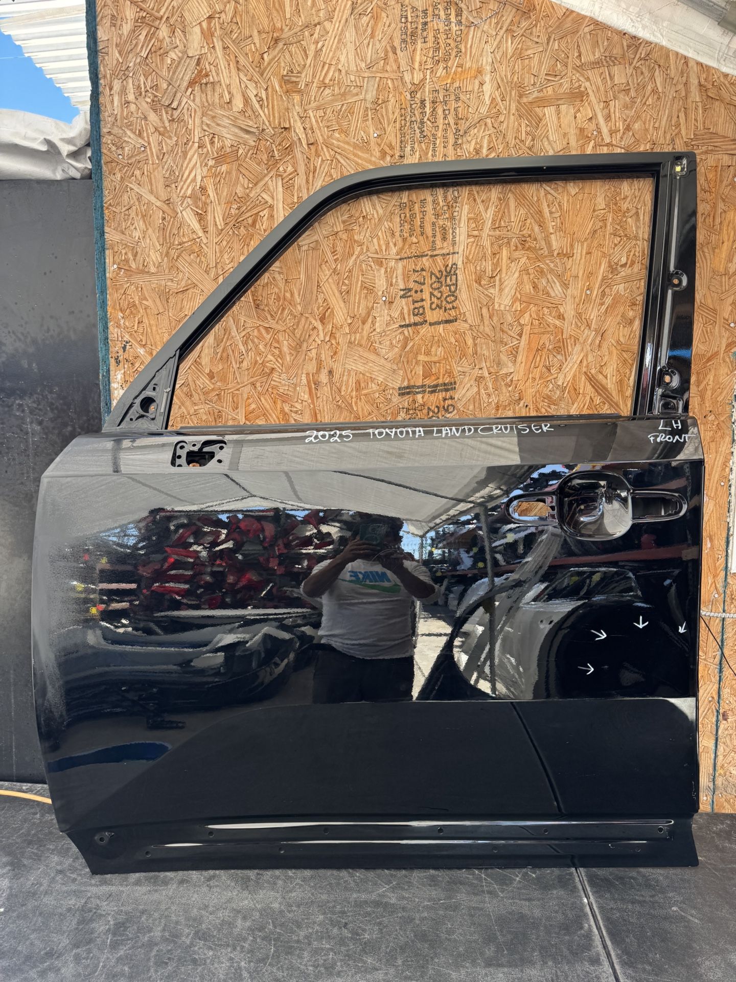 2025 TOYOTA LAND CRUISER LEFT FRONT DOOR OEM USED 