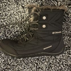 COLUMBIA Boots ( Great Conditions) Size 7M For Women 