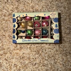 Vintage Shiny Brite 23 Glass Feather Tree Ornaments 1950s Original Box. 2 of them don’t have tops