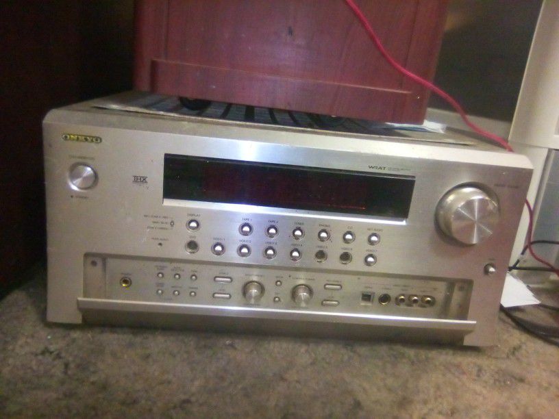 ONKYO STEREO EQUIPMENT OLD SCHOOL AND BETTER SOUND THAN NEW ONES IF YOU KNOW ANYTHING ABOUT THEM 